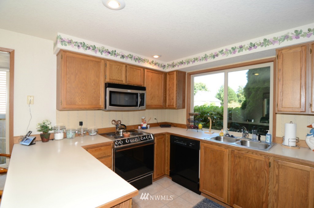 23514 22nd Avenue Southeast Bothell, WA 98021 - Photo 4 of 15