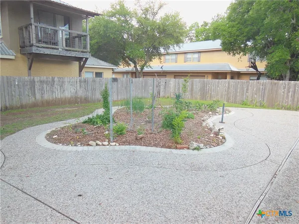 $1,200 | 1641 Kuehler Avenue, Unit 11, New Braunfels, TX 78130