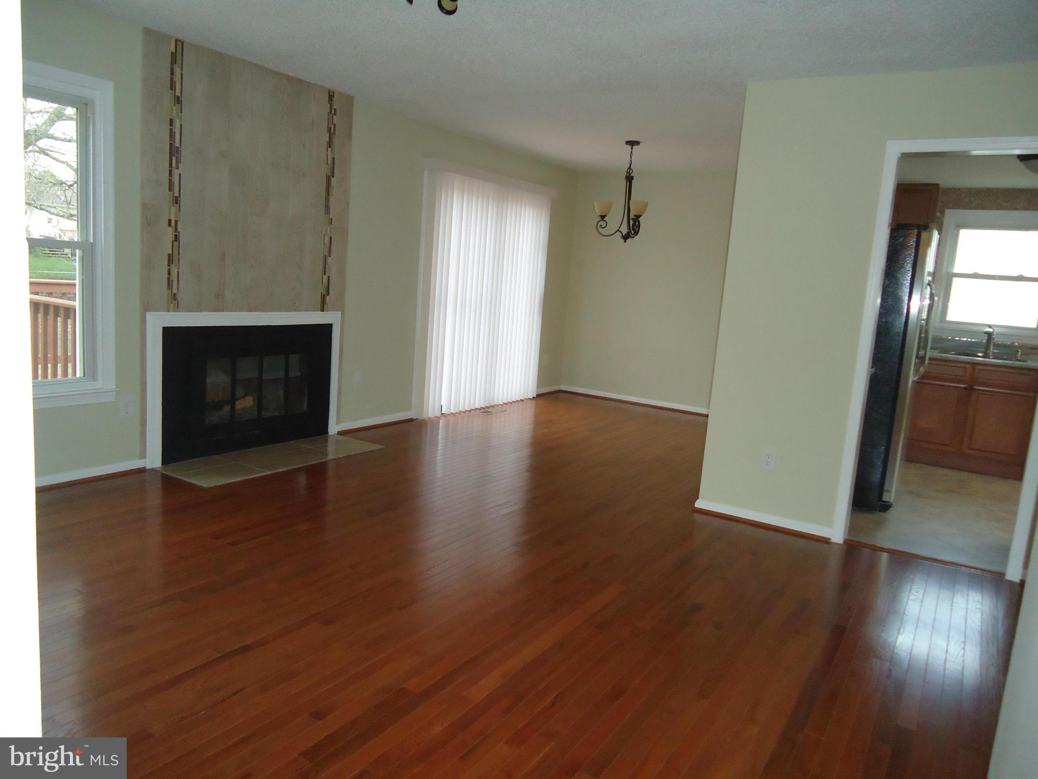 12062 Pierce Road Waldorf, MD 20601 - Photo 7 of 27 Living Room
