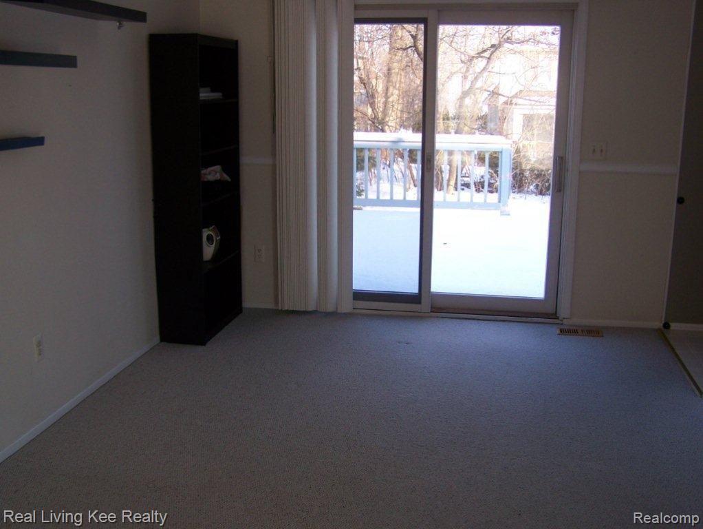 745 Kirkton Court Rochester, MI 48307 - Photo 5 of 13 006.jpg