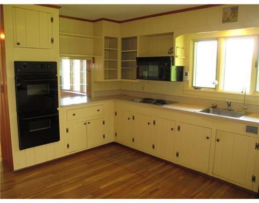 40 Seawood Park Road New Harbor, ME 04554 - Photo 6 of 25 Kitchen.