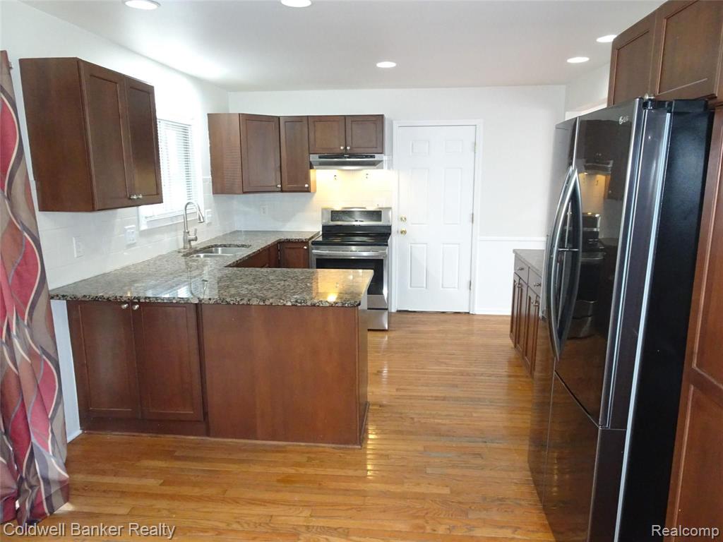 32015 Farmersville Road Farmington Hills, MI 48334 - Photo 15 of 57