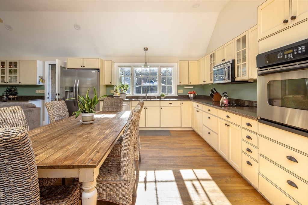 81 Aucoot Road Mattapoisett, MA 02739 - Photo 15 of 41