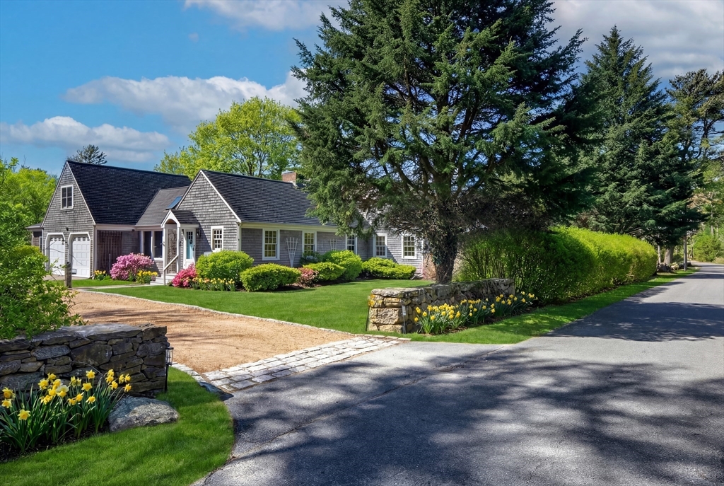 81 Aucoot Road Mattapoisett, MA 02739 - Photo 2 of 41