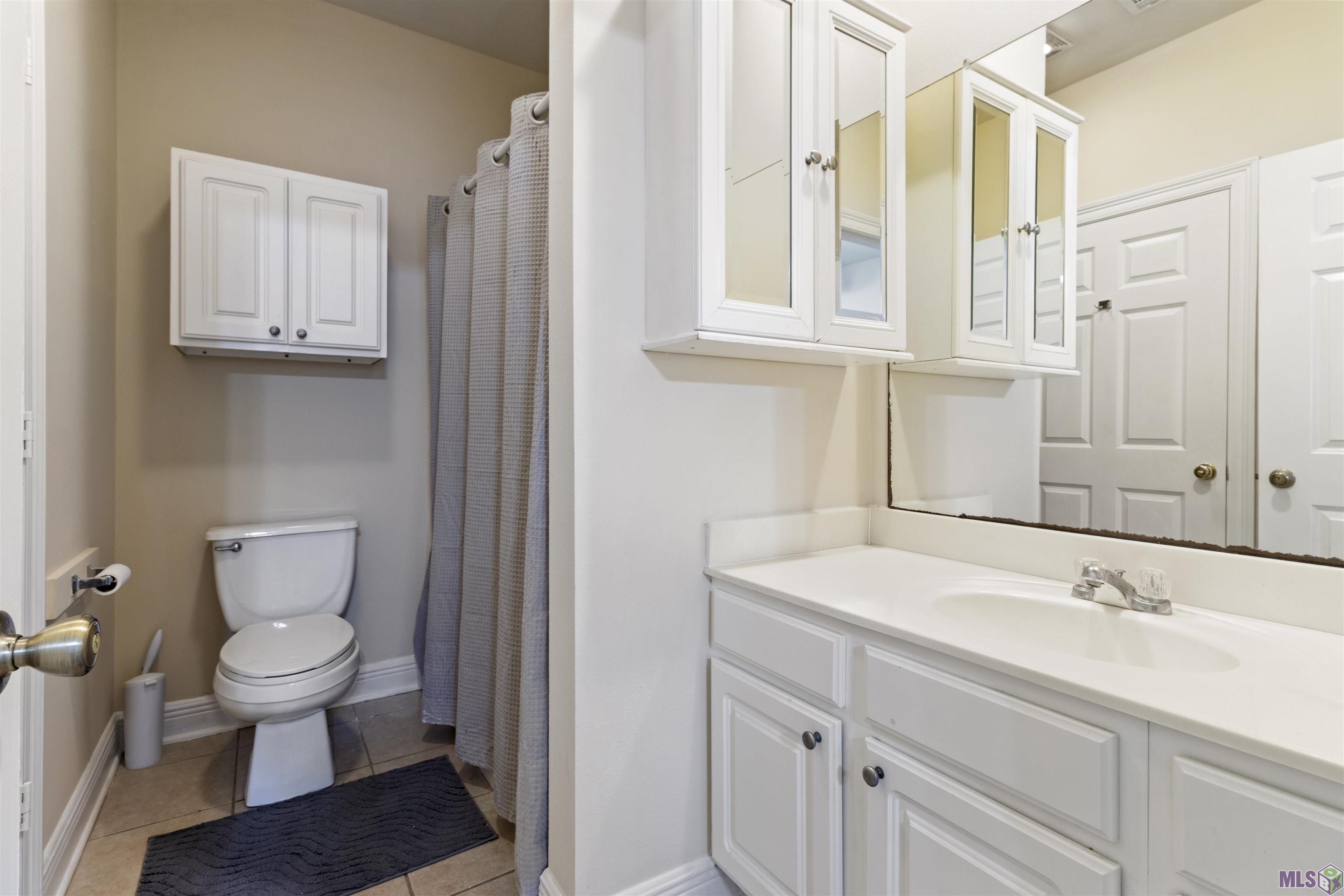 5167 Etta Street, Unit 9F Baton Rouge, LA 70820 - Photo 15 of 24 Second Bathroom