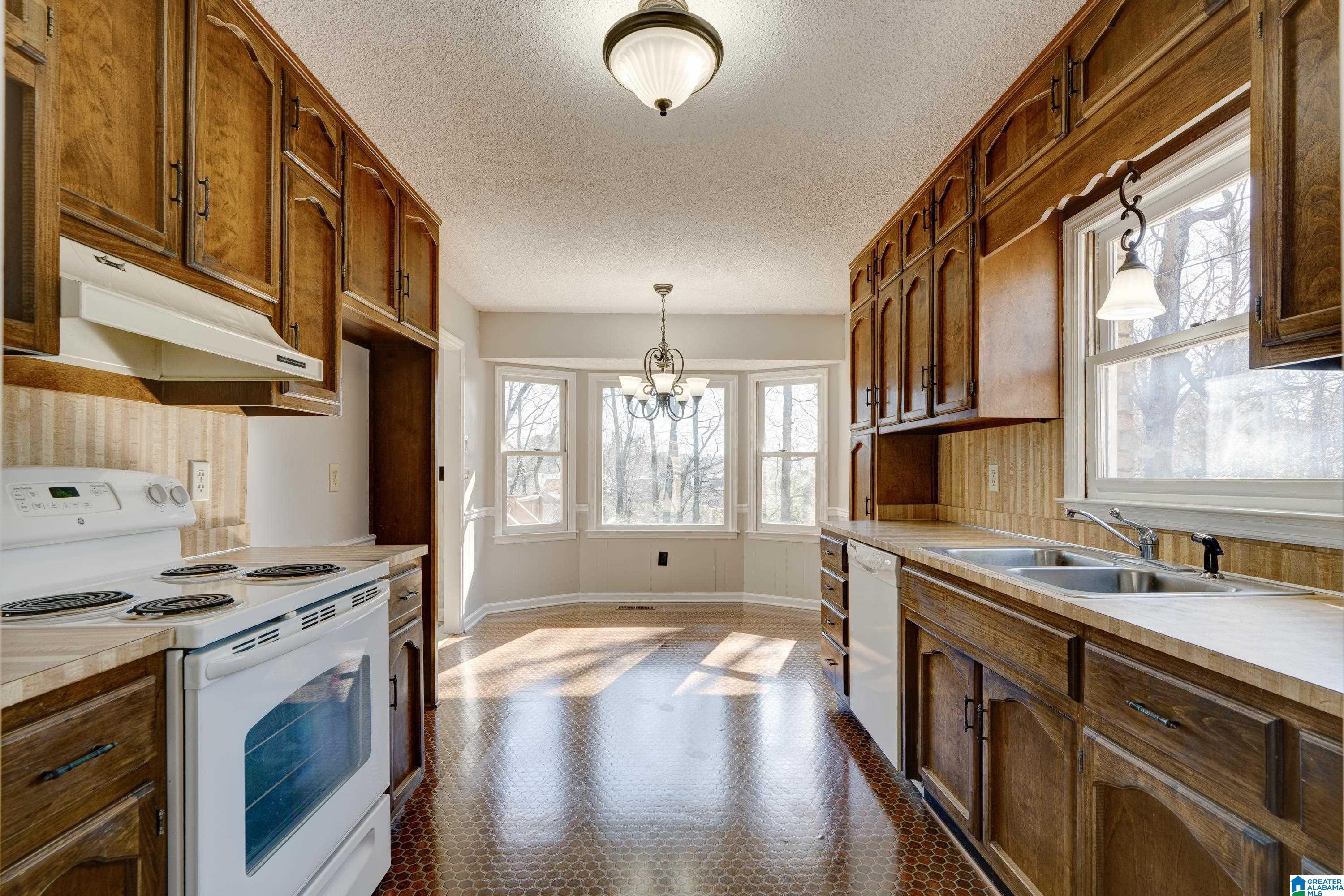103 Woodward Road Trussville, AL 35173 - Photo 11 of 32