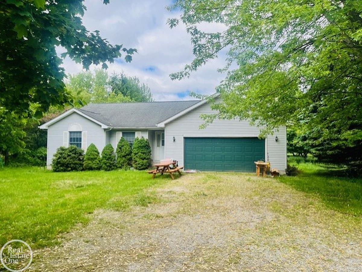 8953 Bricker Road Avoca, MI 48006 - Photo 1 of 22 50178113-a70fa6cb-a57e-46c5-9779-47c0a19af2e7.JPG