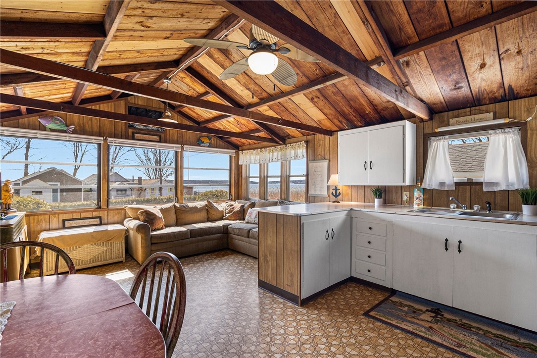 29 Andrew Comstock Road Warwick, RI 02886 - Photo 13 of 28