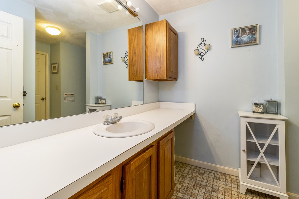10 Oak Ridge Drive, Unit 1 Maynard, MA 01754 - Photo 12 of 20 Gallery Image 12