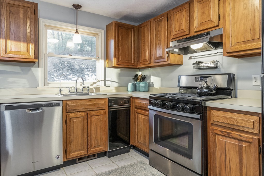 10 Oak Ridge Drive, Unit 1 Maynard, MA 01754 - Photo 3 of 20 Gallery Image 3
