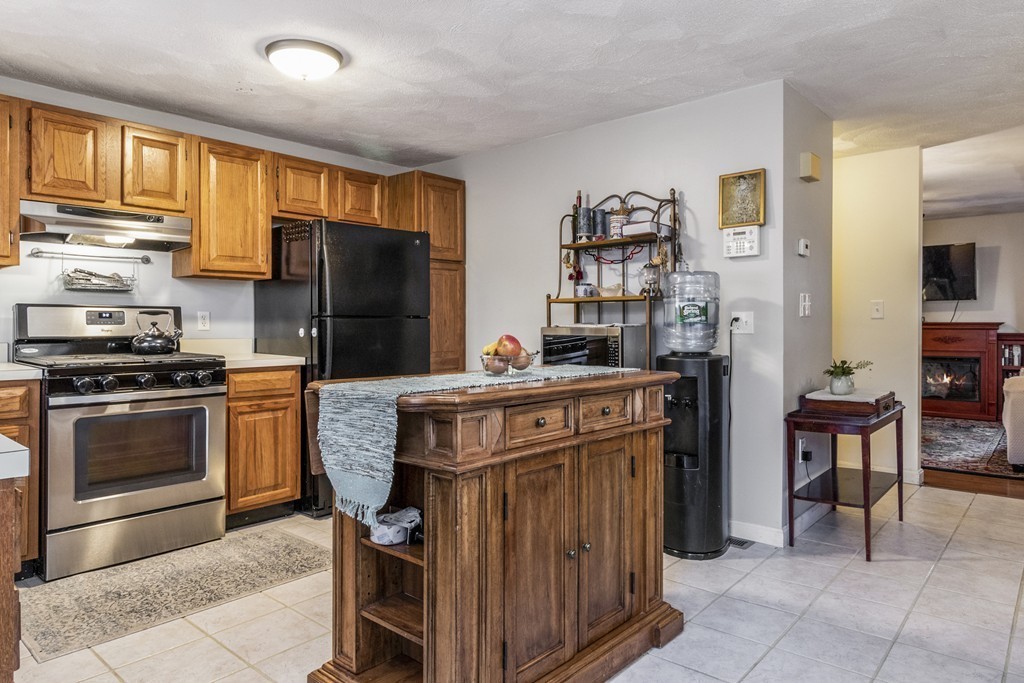 10 Oak Ridge Drive, Unit 1 Maynard, MA 01754 - Photo 4 of 20 Gallery Image 4