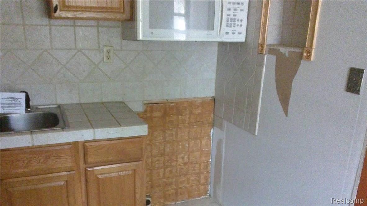 3385 Longview Avenue Rochester, MI 48307 - Photo 9 of 21 09.JPG