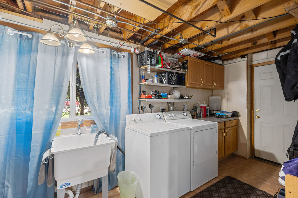 537 West Stearns Road Bartlett, IL 60103 - Photo 25 of 30 a utility room with dryer and washer