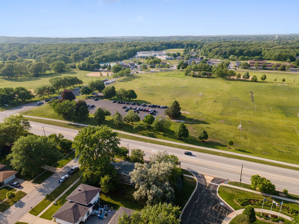 537 West Stearns Road Bartlett, IL 60103 - Photo 4 of 30 a view of a city with an ocean view
