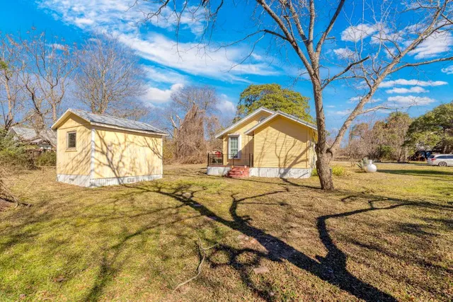 a view of a yard with a tree