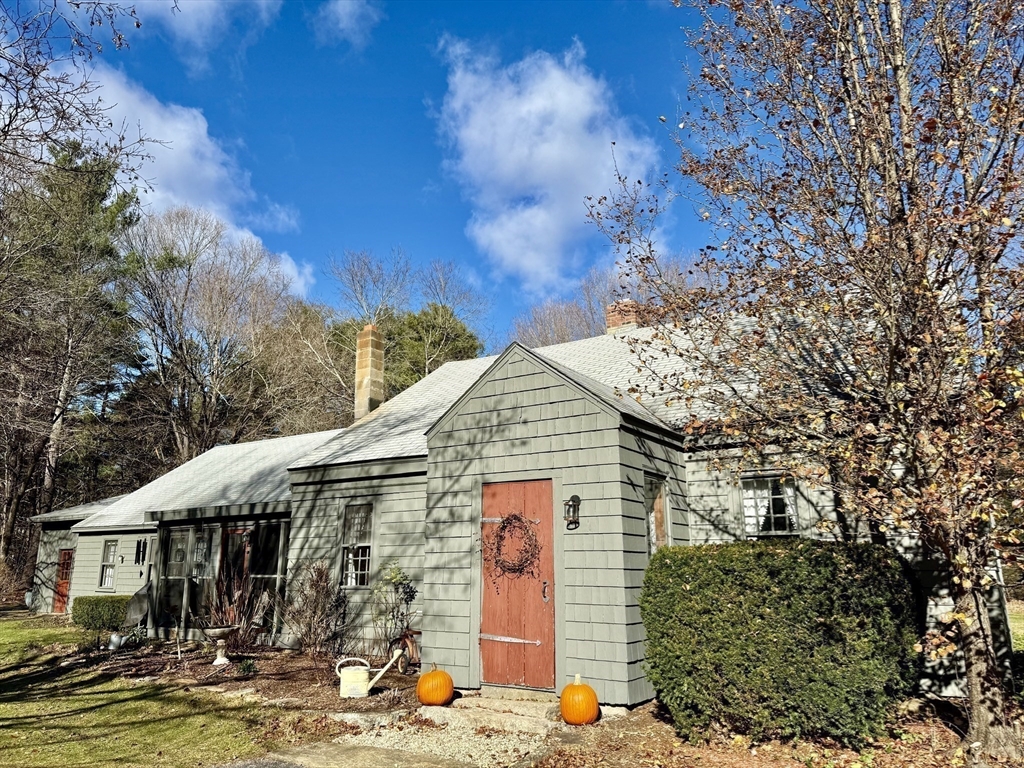 285 Brookfield Road Sturbridge, MA 01518 - Photo 2 of 39