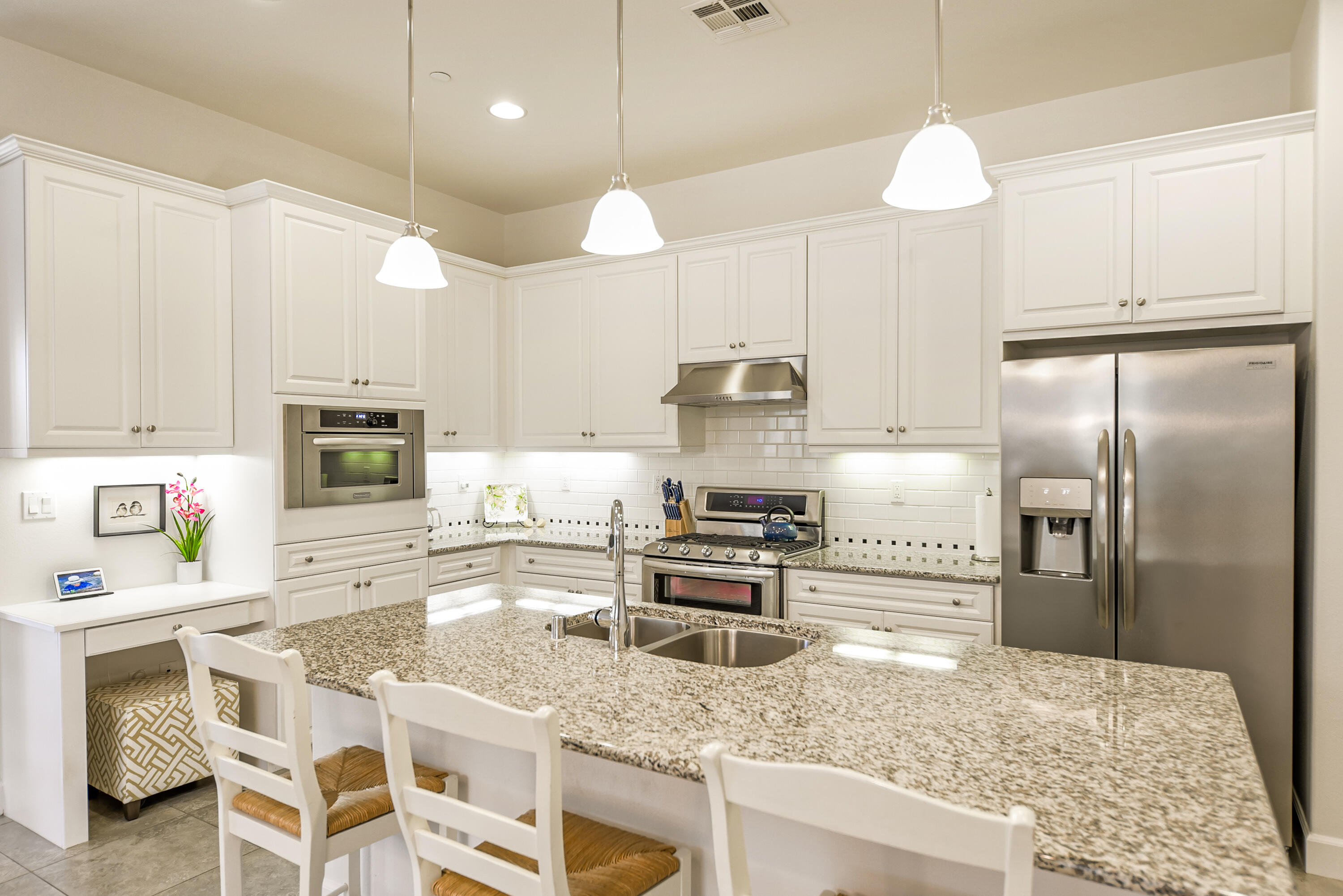 81360 Corte Compras Indio, CA 92203 - Photo 2 of 21 81360 Corte Compras-8