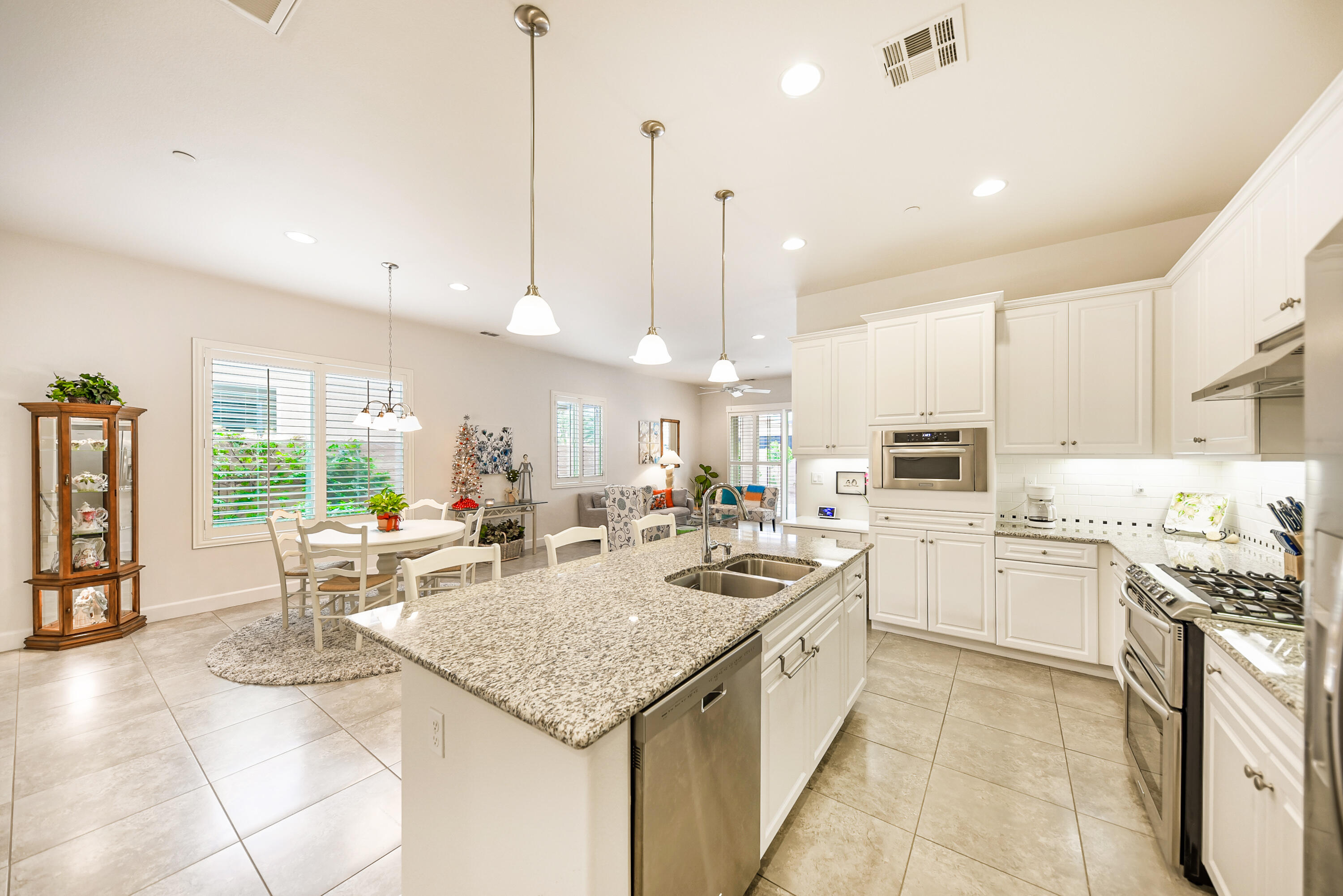 81360 Corte Compras Indio, CA 92203 - Photo 4 of 21 81360 Corte Compras-10