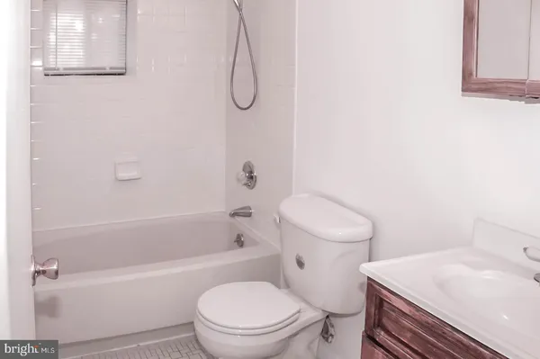 $1,195 | 3928 Rolling Rd., Unit C1, Pikesville, MD 21208