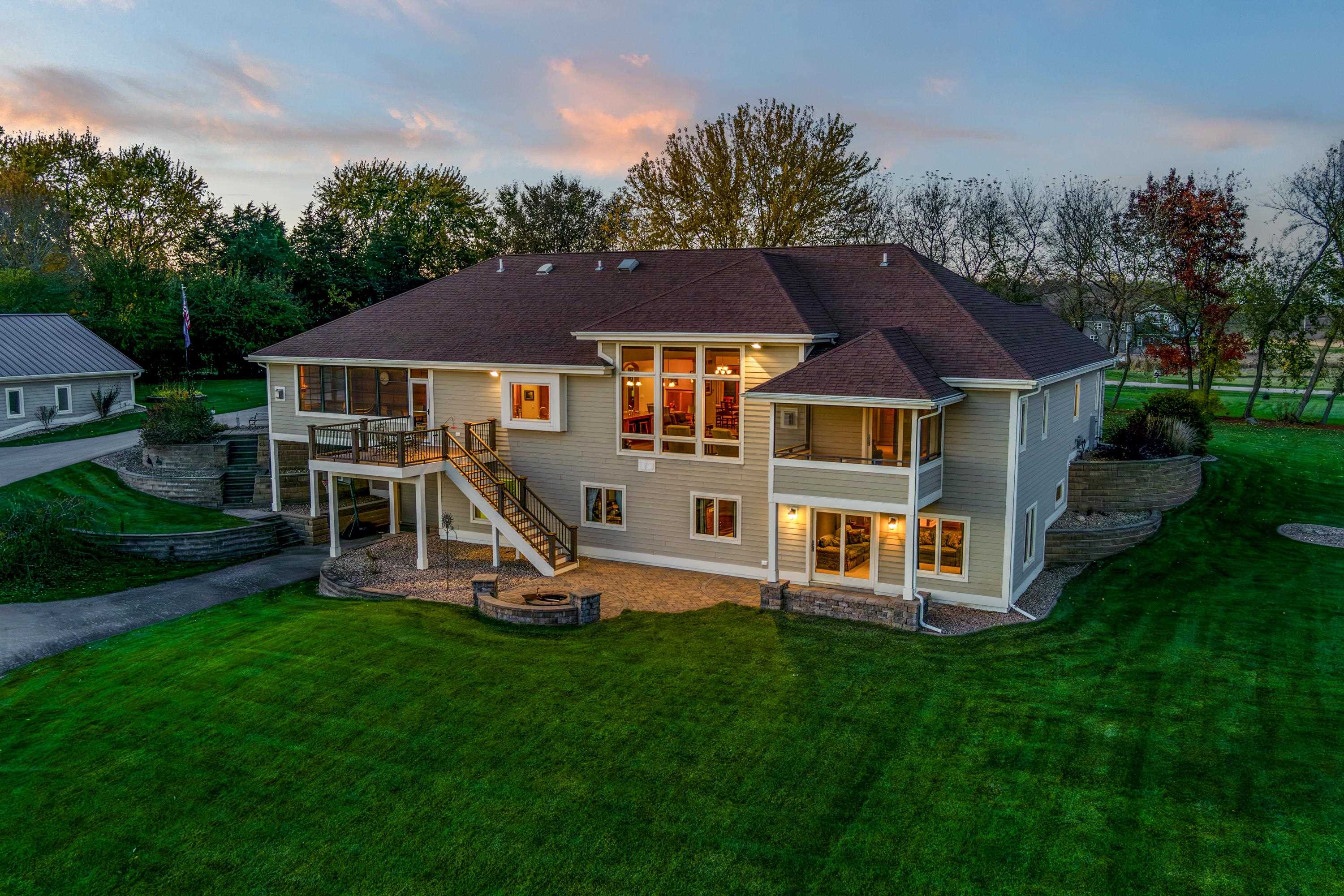 3027 Castleton Crossing Sun Prairie, WI 53590 - Photo 2 of 89