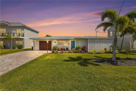 $980,000 | 17 Palmview Boulevard, Fort Myers Beach, FL 33931