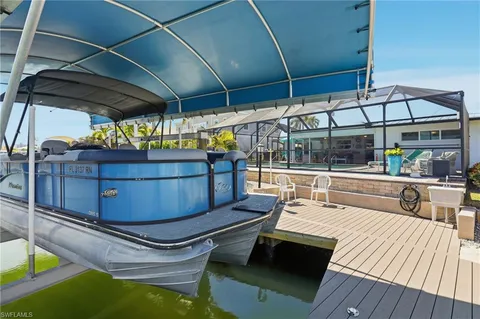 $980,000 | 17 Palmview Boulevard, Fort Myers Beach, FL 33931