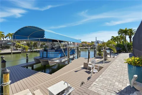 $980,000 | 17 Palmview Boulevard, Fort Myers Beach, FL 33931