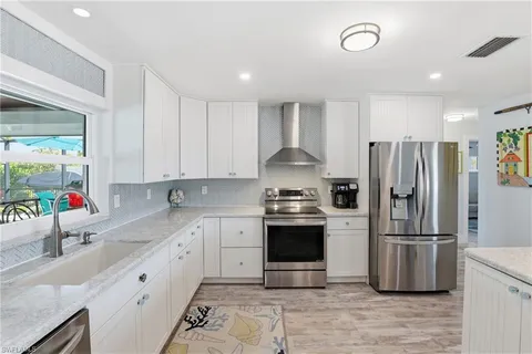 $980,000 | 17 Palmview Boulevard, Fort Myers Beach, FL 33931