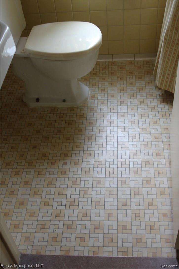 1399 Torrey Road Grosse Pointe, MI 48236 - Photo 19 of 29 IMG_5060.JPG