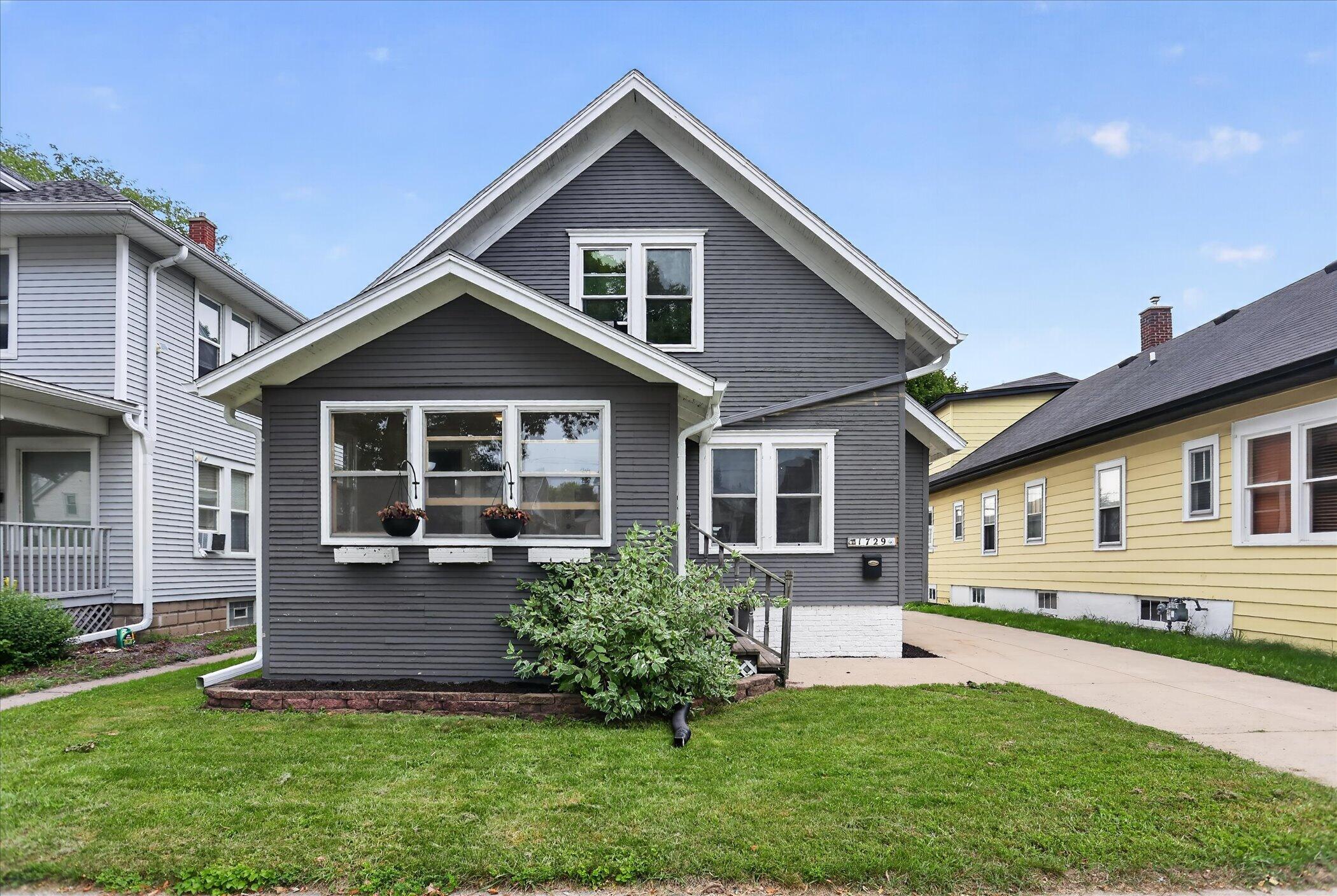 1729 Deane Boulevard Racine, WI 53405 - Photo 2 of 39 01-1729-Deane-Blvd-Racine (3)