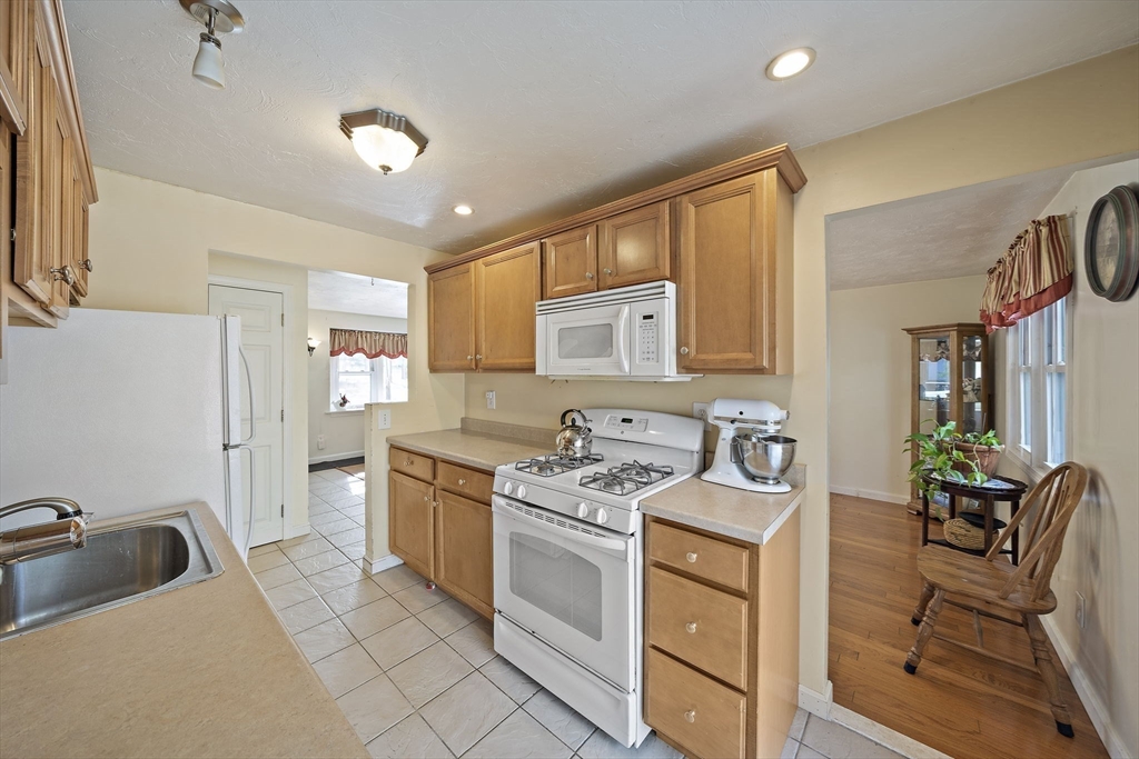 106 Sinclair Road Brockton, MA 02302 - Photo 8 of 24