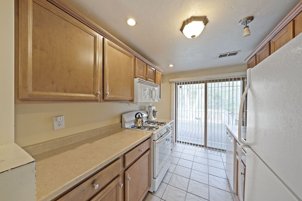 106 Sinclair Road Brockton, MA 02302 - Photo 10 of 24