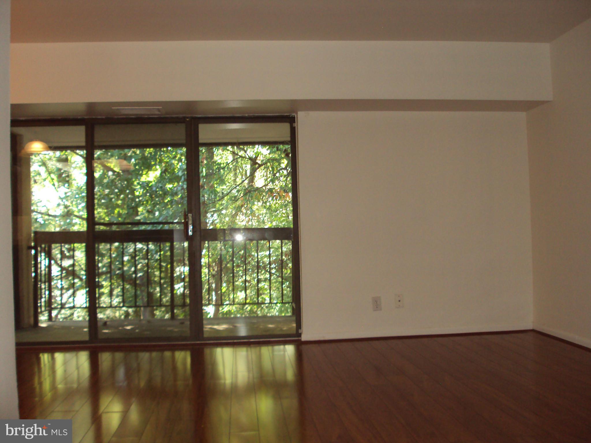 11658 Stoneview Square, Unit 22C Reston, VA 20191 - Photo 11 of 22 Living Room