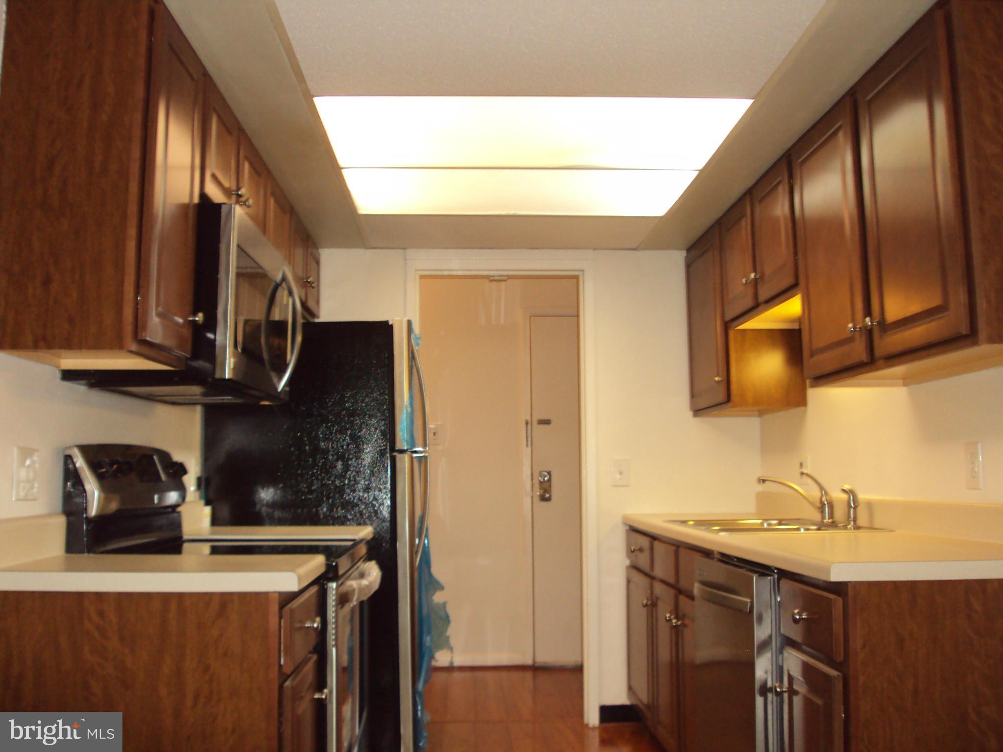 11658 Stoneview Square, Unit 22C Reston, VA 20191 - Photo 5 of 22 Kitchen