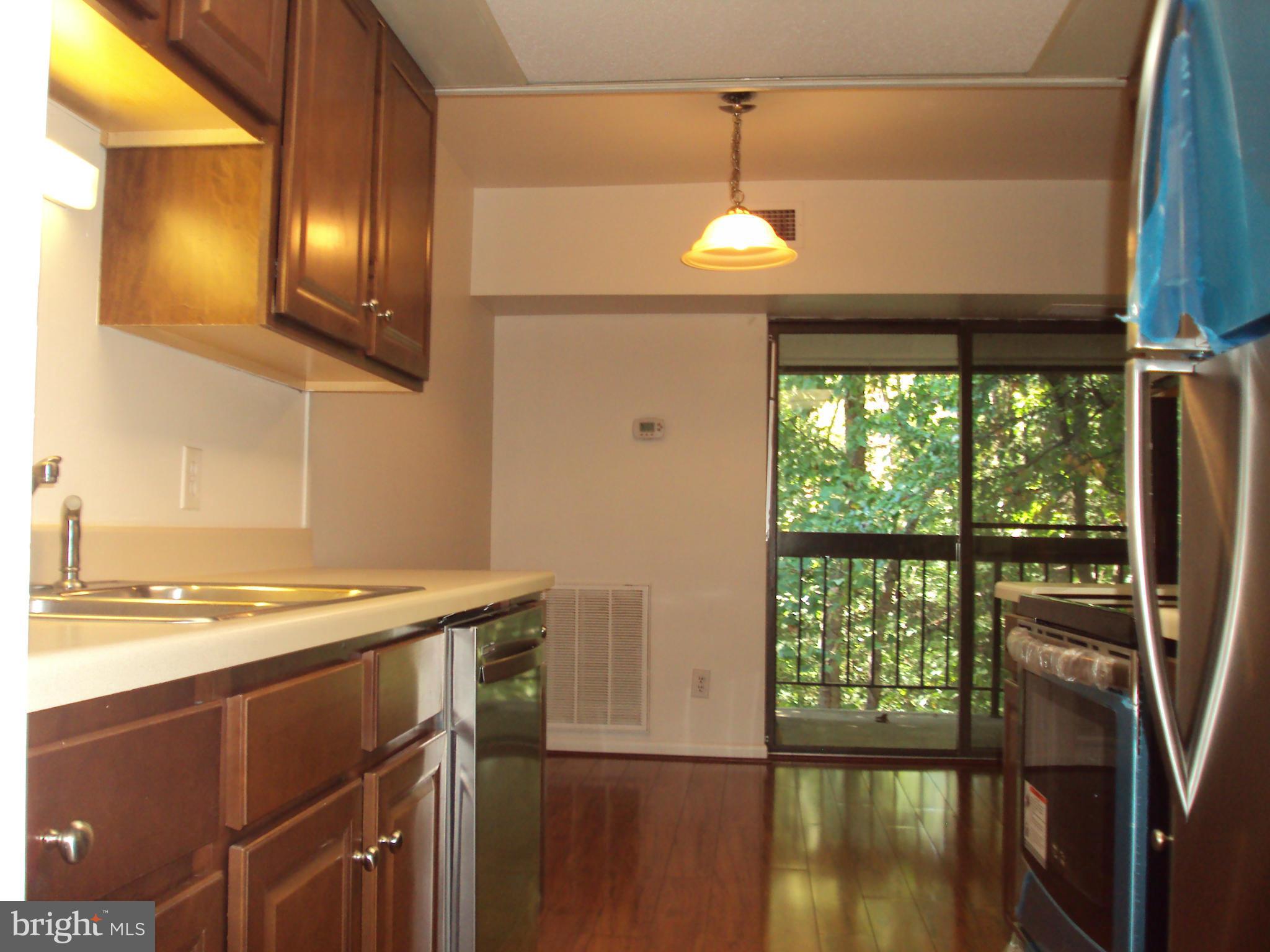 11658 Stoneview Square, Unit 22C Reston, VA 20191 - Photo 7 of 22 Kitchen