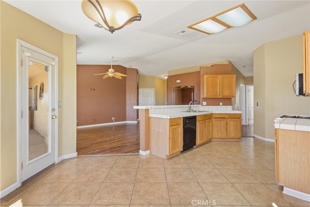 20989 S Road Apple Valley, CA 92307 - Photo 9 of 31 Gallery Image 9