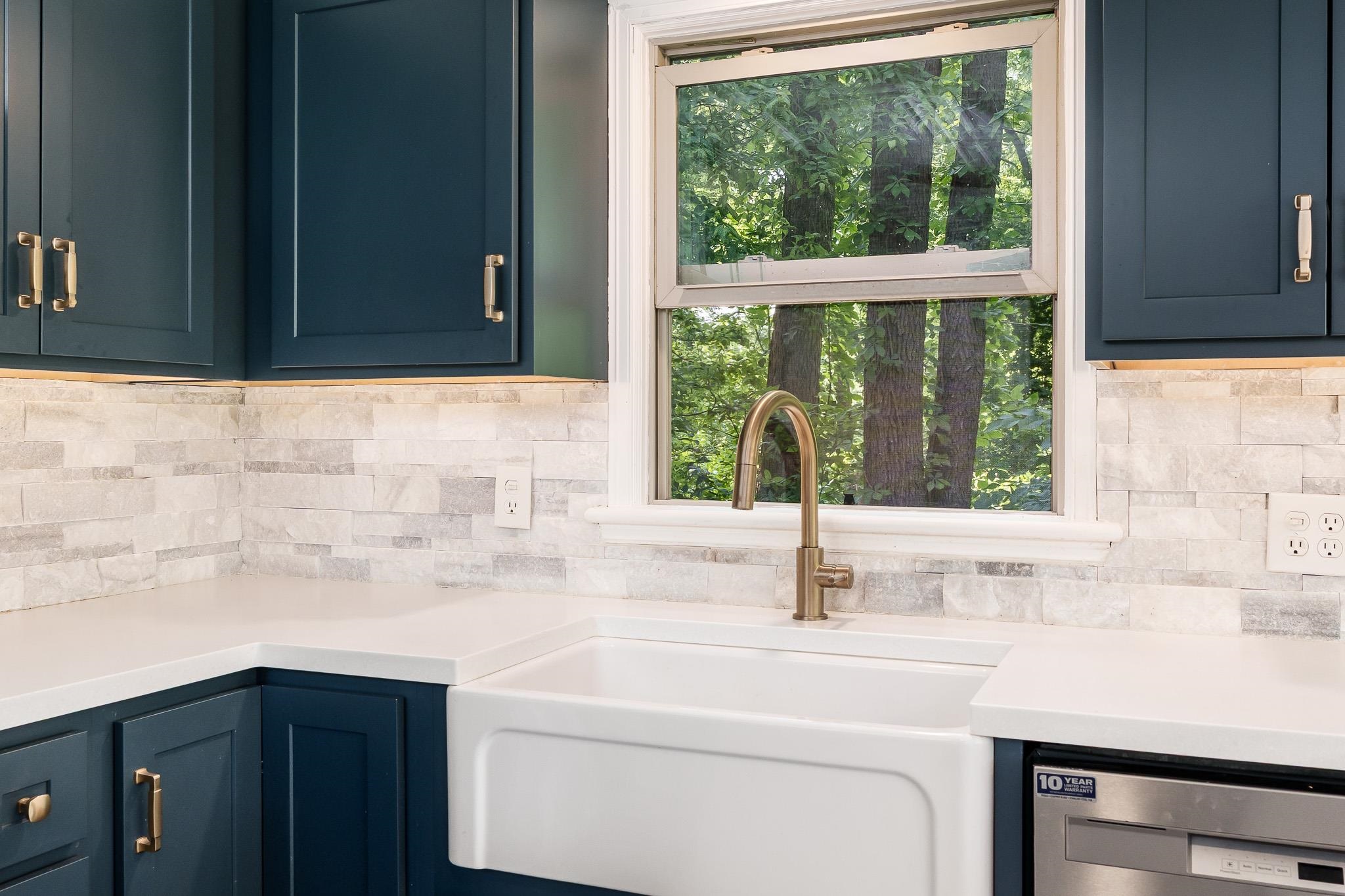 2373 Geddes Road Rockford, IL 61103 - Photo 19 of 97 a sink with a sink and a window