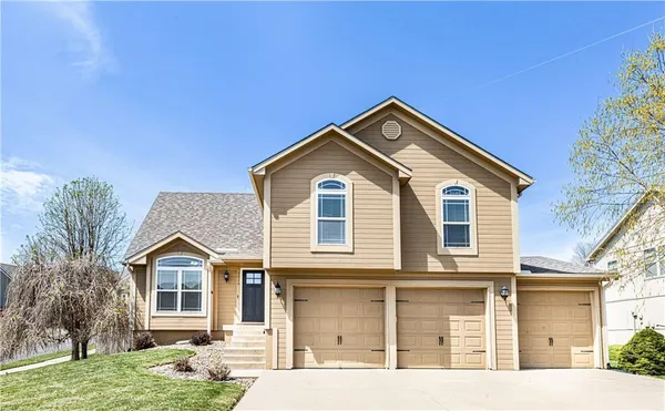 $399,900 | 1016 Northwest 112 Terrace, Kansas City, MO 64155