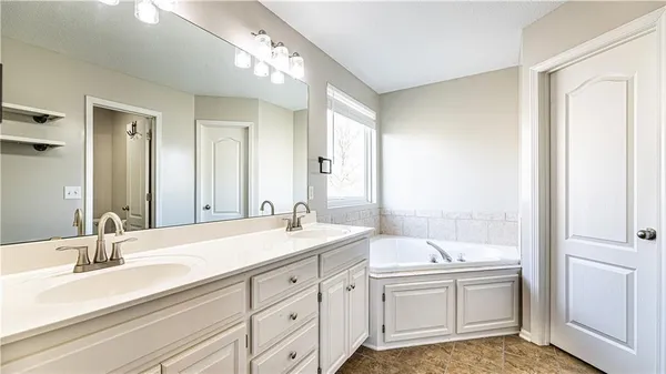 $399,900 | 1016 Northwest 112 Terrace, Kansas City, MO 64155