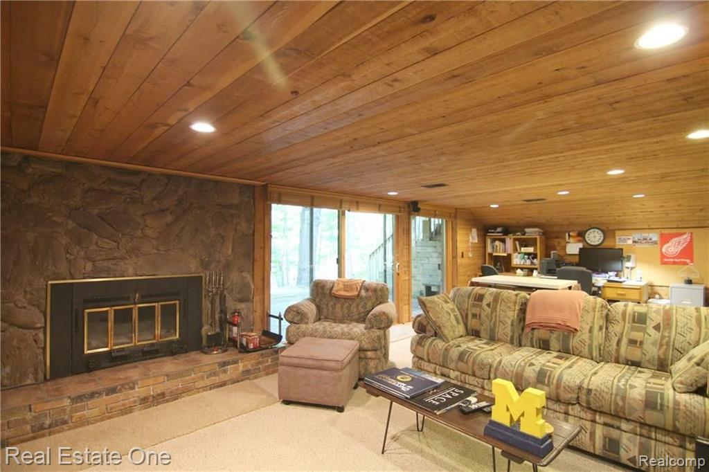 28053 Inkster Road Farmington Hills, MI 48334 - Photo 35 of 46