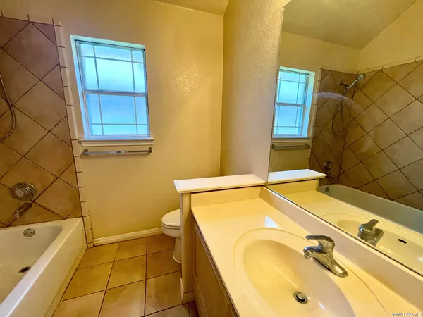 $1,400 | 131 La Garde Street, San Antonio, TX 78223