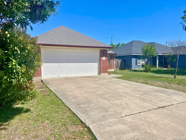 $1,400 | 131 La Garde Street, San Antonio, TX 78223