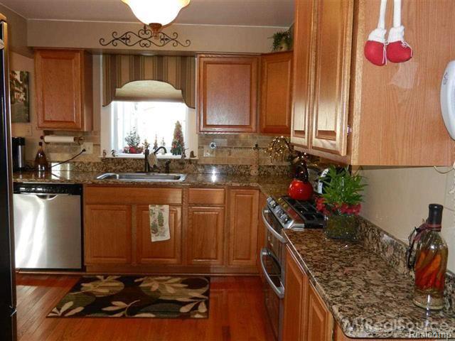 32925 Sutton Road New Baltimore, MI 48047 - Photo 16 of 30 kitchen3.jpg