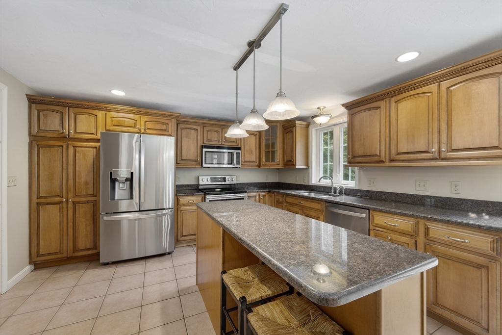 21 Vinton Road Sturbridge, MA 01566 - Photo 9 of 28