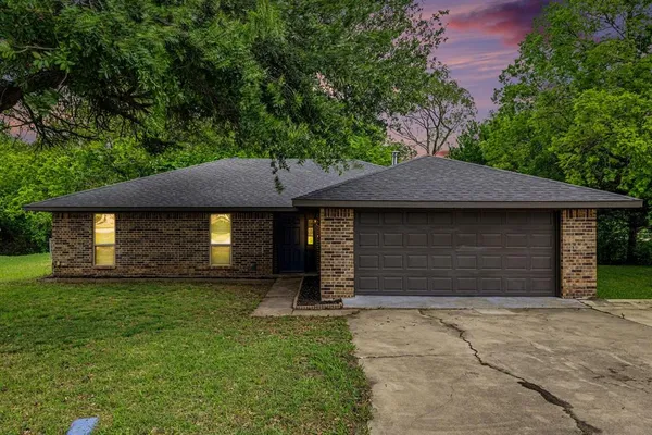 $264,900 | 100 Pecan Circle, Trenton, TX 75490