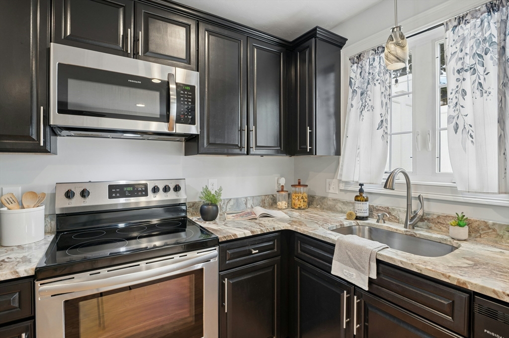 129 Derby Street Worcester, MA 01604 - Photo 16 of 41