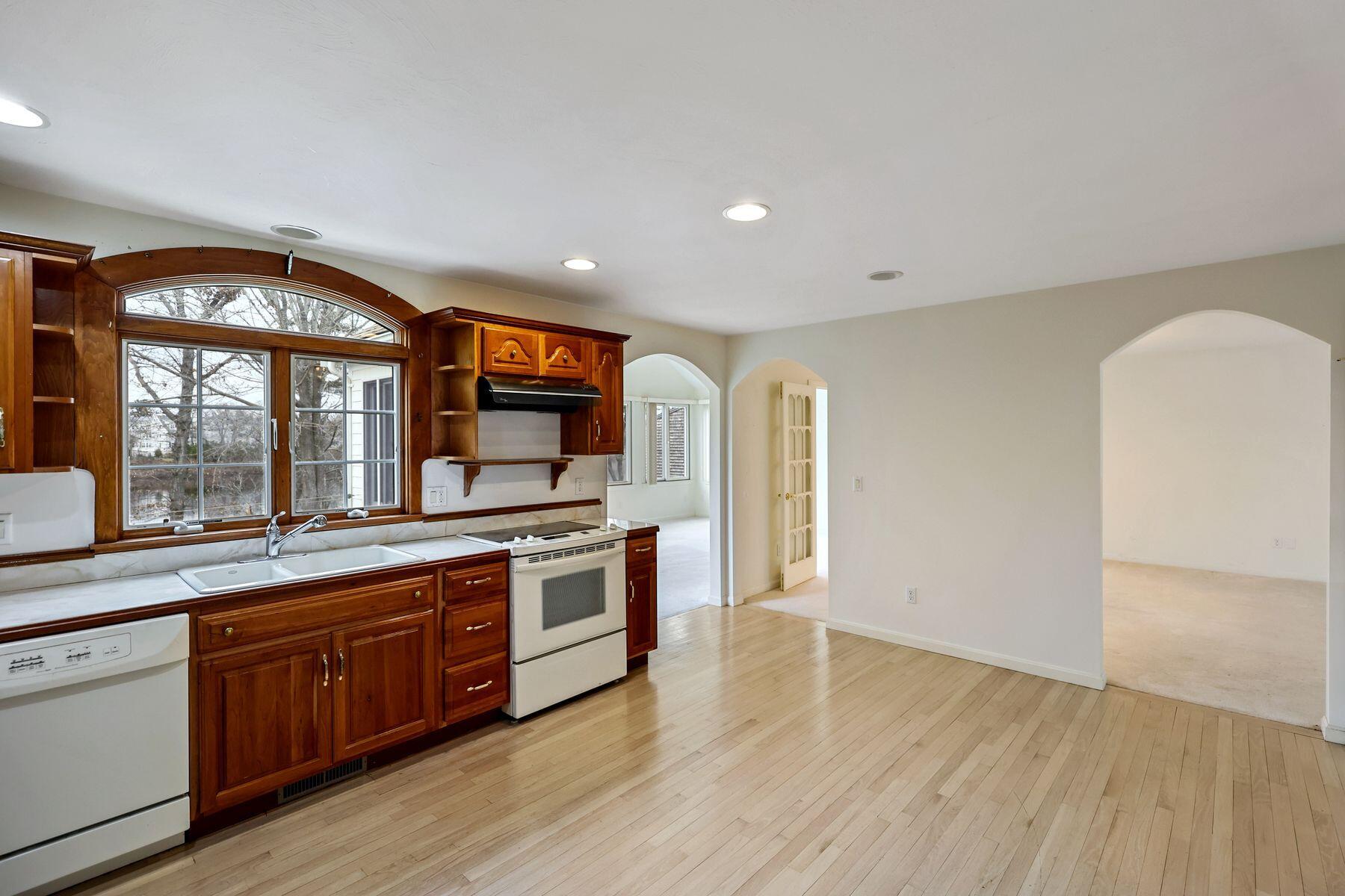 326 Jones Road Falmouth, MA 02540 - Photo 11 of 40 Jones 1