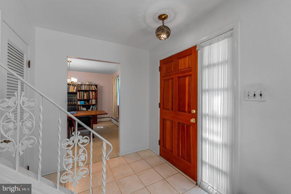 18 Springhouse Lane Media, PA 19063 - Photo 4 of 23 Foyer Entrance