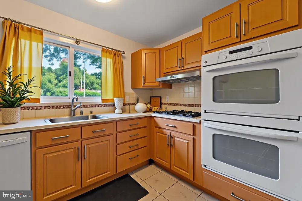 18 Springhouse Lane Media, PA 19063 - Photo 9 of 23 newer eat in kit