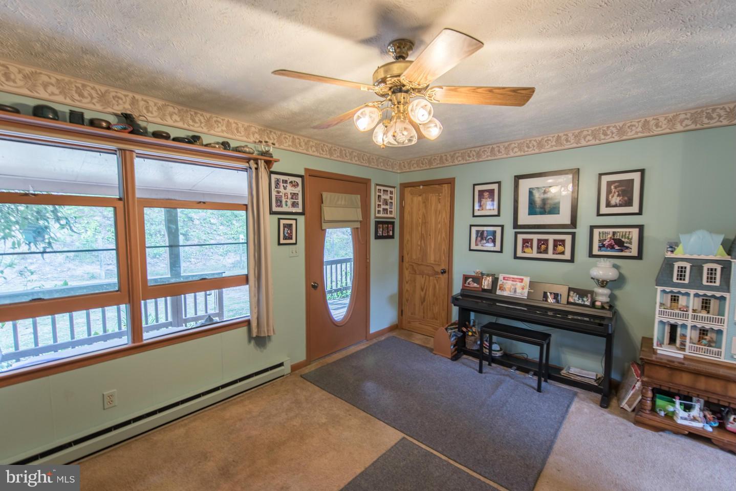 386 Lower Valley Road Strasburg, VA 22657 - Photo 6 of 30 Living Room